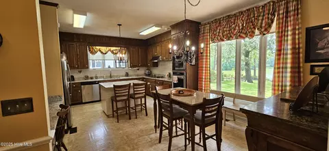 303 E Arrowhead Dr, Clinton, NC 28328 photo 10