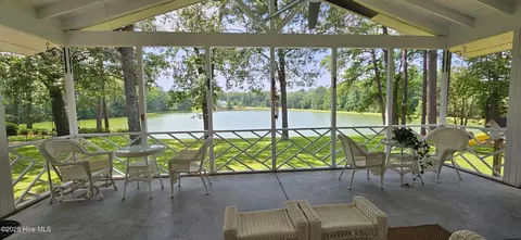 303 E Arrowhead Dr, Clinton, NC 28328 photo 5