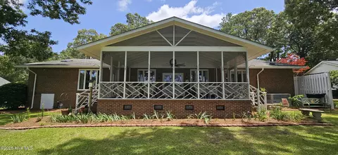 303 E Arrowhead Dr, Clinton, NC 28328 photo 2