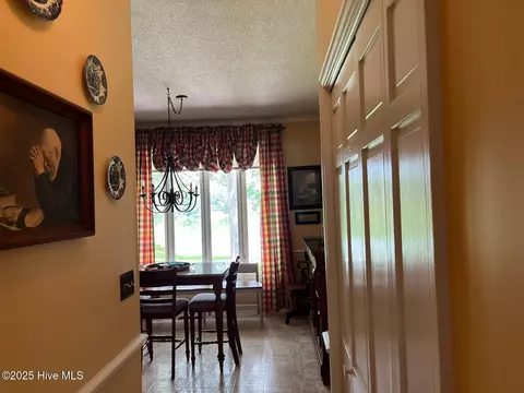 303 E Arrowhead Dr, Clinton, NC 28328 photo 9