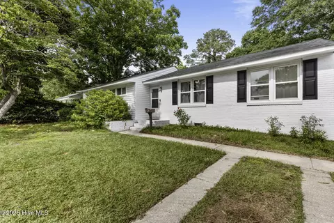 608 Henderson Dr, Jacksonville, NC 28540