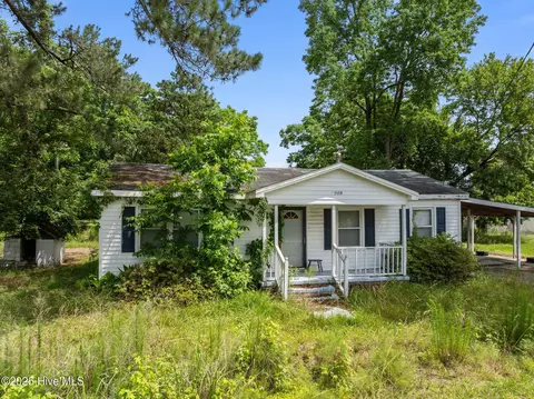 1020 Draper Dr, Robersonville, NC 27871