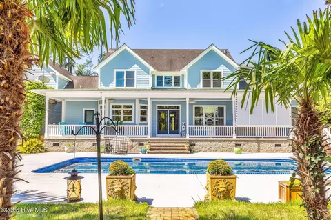 414 Yaupon Dr, Southport, NC 28461