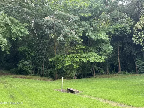 7569 Carey Rd, Kinston, NC 28504