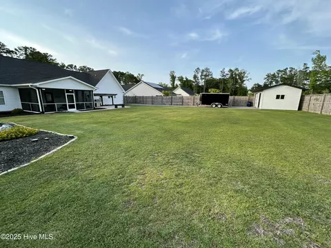 429 Island Creek Rd, Rocky Point, NC 28457