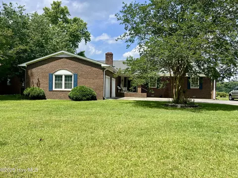 120 Hillcrest Dr, Washington, NC 27889