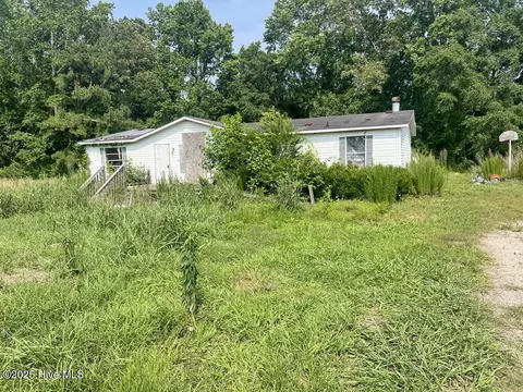610 Cedar Acres Dr, Chocowinity, NC 27817