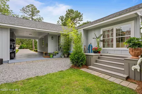Exterior - 5715 Sloop Ct, New Bern, NC 28560 photo 12 of 13