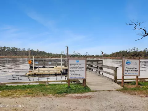 Exterior - 5715 Sloop Ct, New Bern, NC 28560 photo 9 of 13