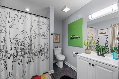 Bath - 5715 Sloop Ct, New Bern, NC 28560 photo 1 of 2