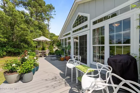 Exterior - 5715 Sloop Ct, New Bern, NC 28560 photo 4 of 13