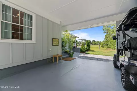 Exterior - 5715 Sloop Ct, New Bern, NC 28560 photo 6 of 13