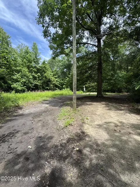 2526 Moulton Dr, La Grange, NC 28551