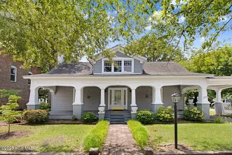 125 W Pine St, Pine Level, NC 27568