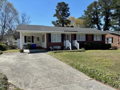 2804 Crockett Dr, Greenville, NC 27858