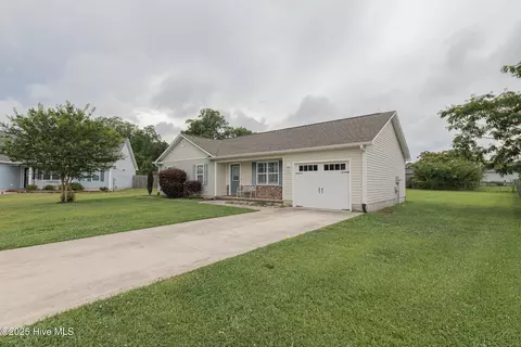 402 Halo Ct, Jacksonville, NC 28546