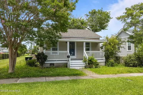 708 Fisher St, Morehead City, NC 28557