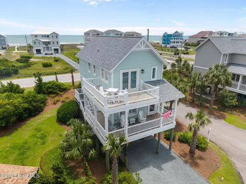 102 Seaside Ln, North Topsail Beach, NC 28460