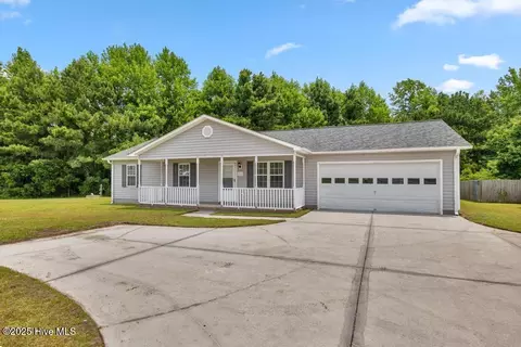 723 Queens Creek Rd, Hubert, NC 28539