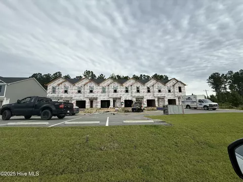 204 Crab Claw Spit Ln, Jacksonville, NC 28546
