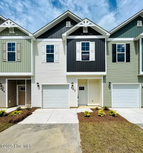 202 Crab Claw Spit Ln, Jacksonville, NC 28546
