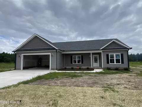 202 Rae Dr, Pikeville, NC 27863