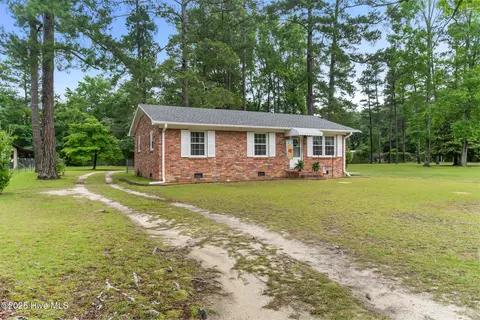 213 Hilltop Dr, Rockingham, NC 28379