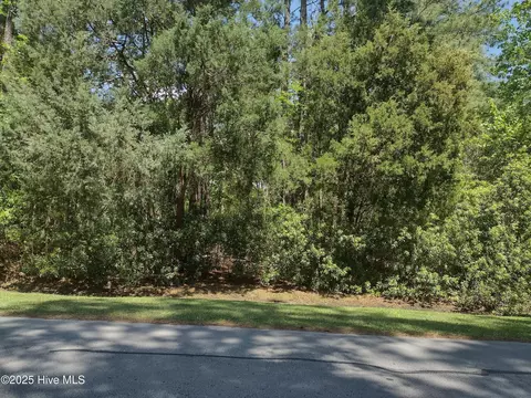 5303 Trade Winds Rd, New Bern, NC 28560
