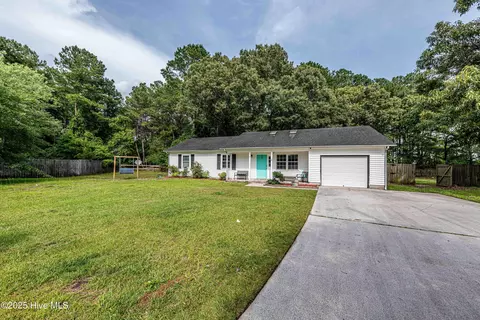 14 Dalton Ct, Richlands, NC 28574