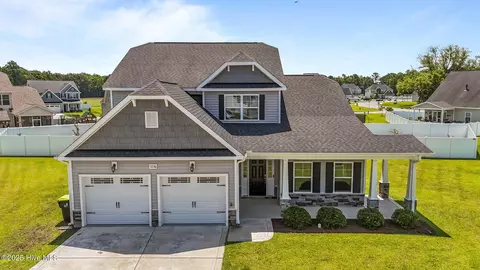 3236 Dandelion Dr, Grimesland, NC 27837