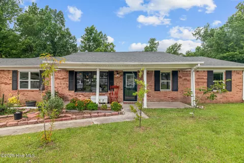 226 White Oak Ct, Jacksonville, NC 28546