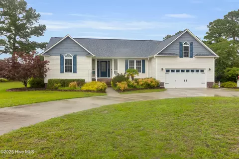 901 Caracara Dr, New Bern, NC 28560