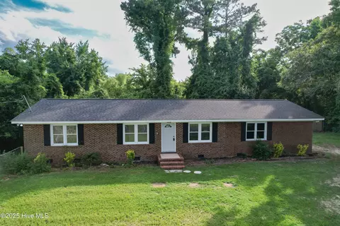 959 Middle Rd, Trenton, NC 28585