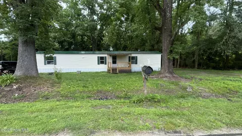 121 Pope Rd, Rose Hill, NC 28458