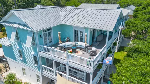 103 SE 43rd St, Oak Island, NC 28465