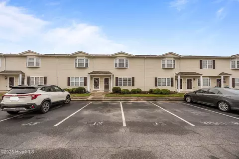 1201 Freeland Ln #J6, Winterville, NC 28590