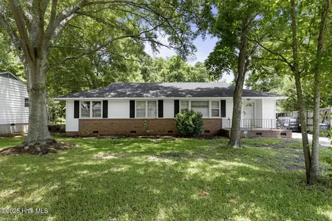 407 Hickory Ct, Jacksonville, NC 28540