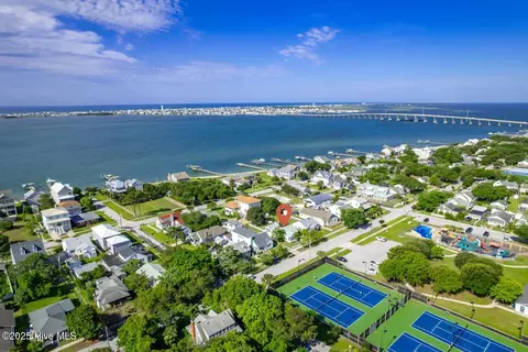 1505 Shepard St, Morehead City, NC 28557
