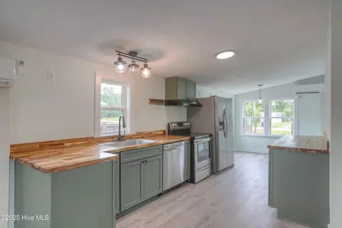 96 Lea Dr, Hampstead, NC 28443 photo 5