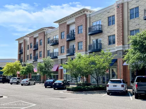 6832 Main St #317, Wilmington, NC 28405