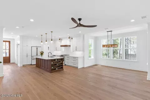 Living - 3404 Eagle Crest Dr SW, Supply, NC 28462 photo 2 of 7