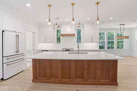 Kitchen - 3404 Eagle Crest Dr SW, Supply, NC 28462 photo 8 of 11