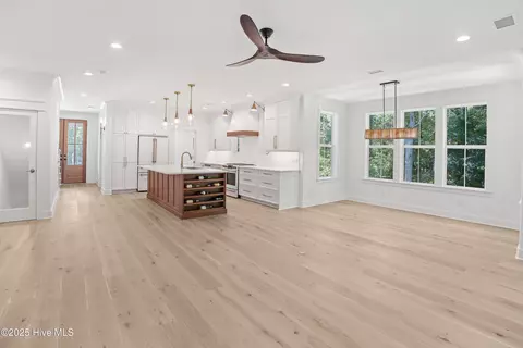Living - 3404 Eagle Crest Dr SW, Supply, NC 28462 photo 6 of 7