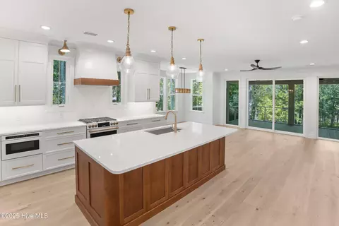 Kitchen - 3404 Eagle Crest Dr SW, Supply, NC 28462 photo 11 of 11