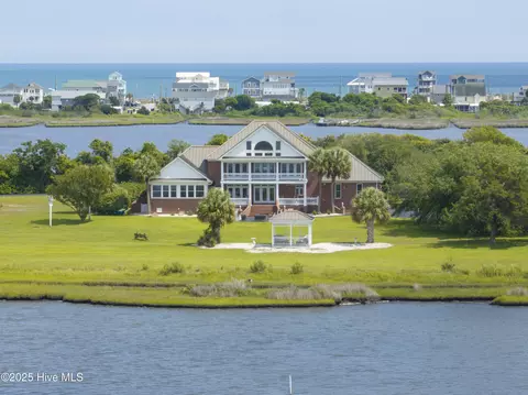 4 Hunter Heath Dr, North Topsail Beach, NC 28460