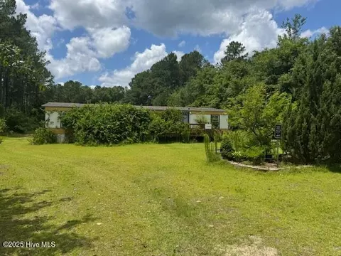 116 Oakleaf Dr, Hamlet, NC 28345