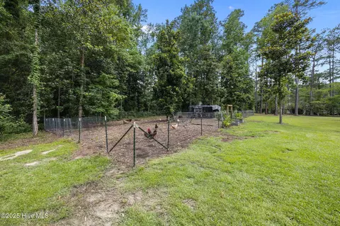 Exterior - 1009 Michael Dr, New Bern, NC 28560 photo 9 of 10