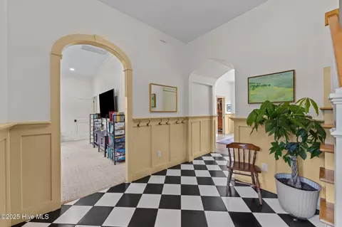 Entry Way - 1009 Michael Dr, New Bern, NC 28560 photo 2 of 3