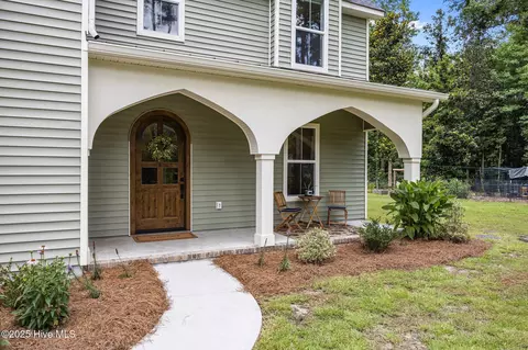 Exterior - 1009 Michael Dr, New Bern, NC 28560 photo 2 of 10