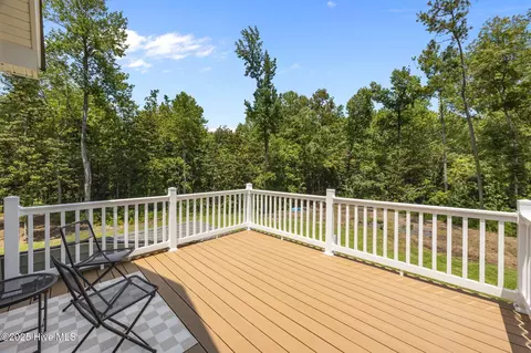 Exterior - 1009 Michael Dr, New Bern, NC 28560 photo 4 of 10